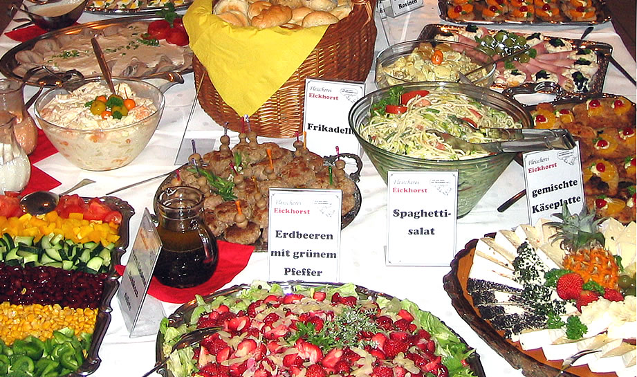 Gedeckte Tische: Unser Partyservice für Georgsmarienhütte & Umgebung: Sie feiern, wir liefern leckeres Essen!